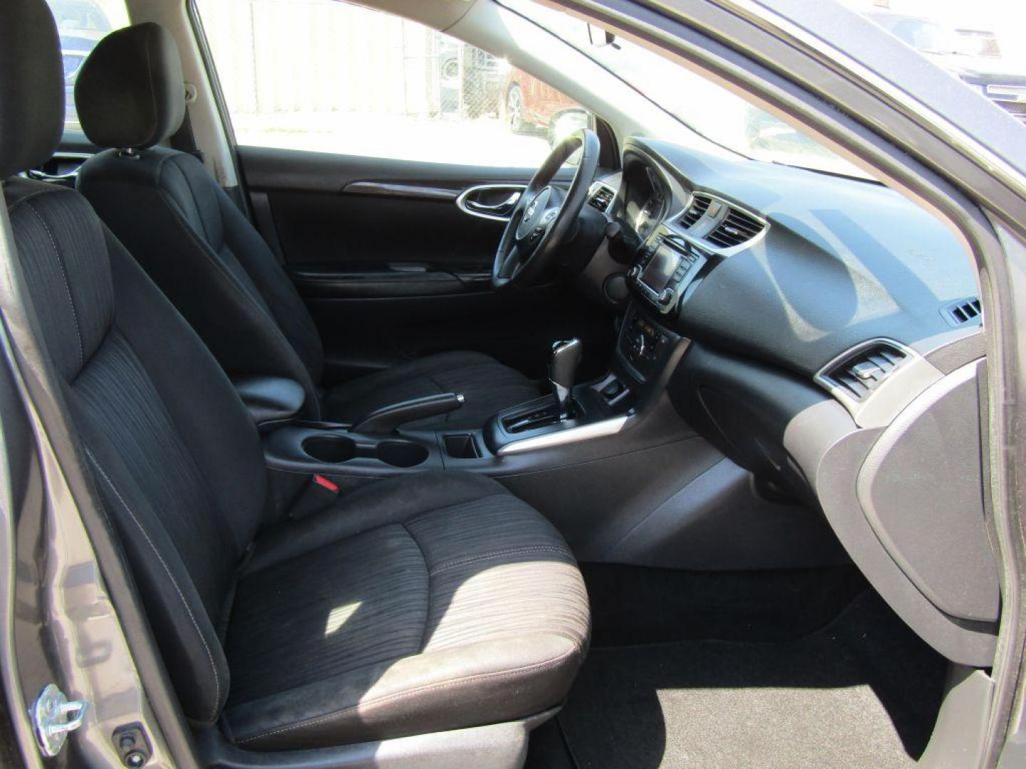 2018 GRAY NISSAN SENTRA S (3N1AB7AP5JL) with an 1.8L engine, Continuously Variable transmission, located at 830 E. Canino Rd., Houston, TX, 77037, (281) 405-0440, 38.358219, -81.729942 - PAGOS COMODOS, ENGANCHES COMODOS. FINANCIAMIENTO RAPIDO Y FACIL. BUEN CREDITO, MAL CREDITO, COMPRADOR POR PRIMERA VES O NO LICENCIA, CANINO AUTO SALES TE PUEDE AYUDAR! LLAMA/TEXTO O VISITANOS HOY MISMO (281) 405-0440 ESTAMOS LOCALIZADOS EN 830 E. CANINO RD. (ESQUINA CON AIRLINE) HOUSTON, TEXAS - Photo#7