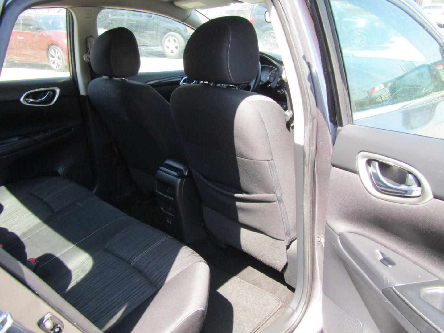 2018 GRAY NISSAN SENTRA S (3N1AB7AP5JL) with an 1.8L engine, Continuously Variable transmission, located at 830 E. Canino Rd., Houston, TX, 77037, (281) 405-0440, 38.358219, -81.729942 - PAGOS COMODOS, ENGANCHES COMODOS. FINANCIAMIENTO RAPIDO Y FACIL. BUEN CREDITO, MAL CREDITO, COMPRADOR POR PRIMERA VES O NO LICENCIA, CANINO AUTO SALES TE PUEDE AYUDAR! LLAMA/TEXTO O VISITANOS HOY MISMO (281) 405-0440 ESTAMOS LOCALIZADOS EN 830 E. CANINO RD. (ESQUINA CON AIRLINE) HOUSTON, TEXAS - Photo#8