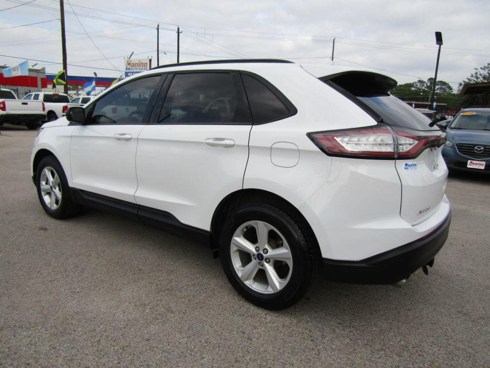 2017 WHITE FORD EDGE SE (2FMPK3G97HB) with an 2.0L engine, Automatic transmission, located at 830 E. Canino Rd., Houston, TX, 77037, (281) 405-0440, 38.358219, -81.729942 - Photo #4
