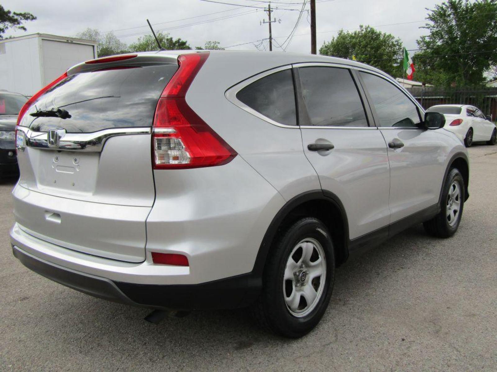 2016 SILVER HONDA CR-V LX (3CZRM3H38GG) with an 2.4L engine, Continuously Variable transmission, located at 830 E. Canino Rd., Houston, TX, 77037, (281) 405-0440, 38.358219, -81.729942 - Photo #4