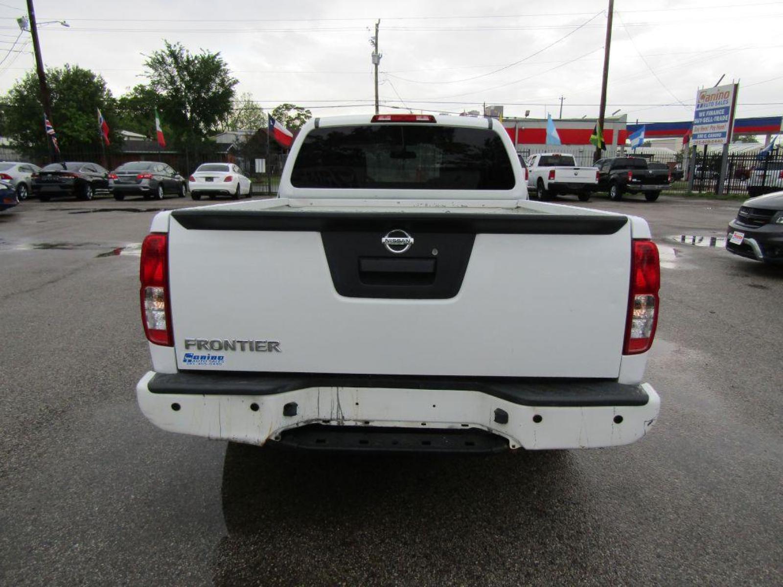 2017 WHITE NISSAN FRONTIER S (1N6BD0CT9HN) with an 2.5L engine, Automatic transmission, located at 830 E. Canino Rd., Houston, TX, 77037, (281) 405-0440, 38.358219, -81.729942 - Photo #3