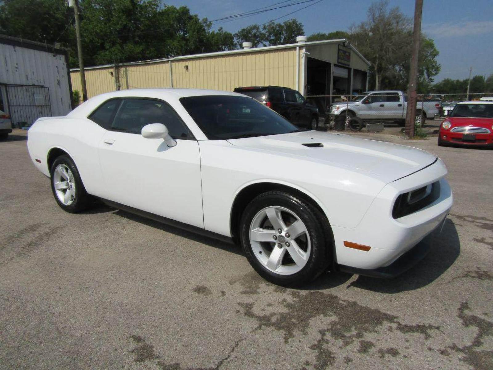 2014 WHITE DODGE CHALLENGER SXT (2C3CDYAG1EH) with an 3.6L engine, Automatic transmission, located at 830 E. Canino Rd., Houston, TX, 77037, (281) 405-0440, 38.358219, -81.729942 - Photo #1