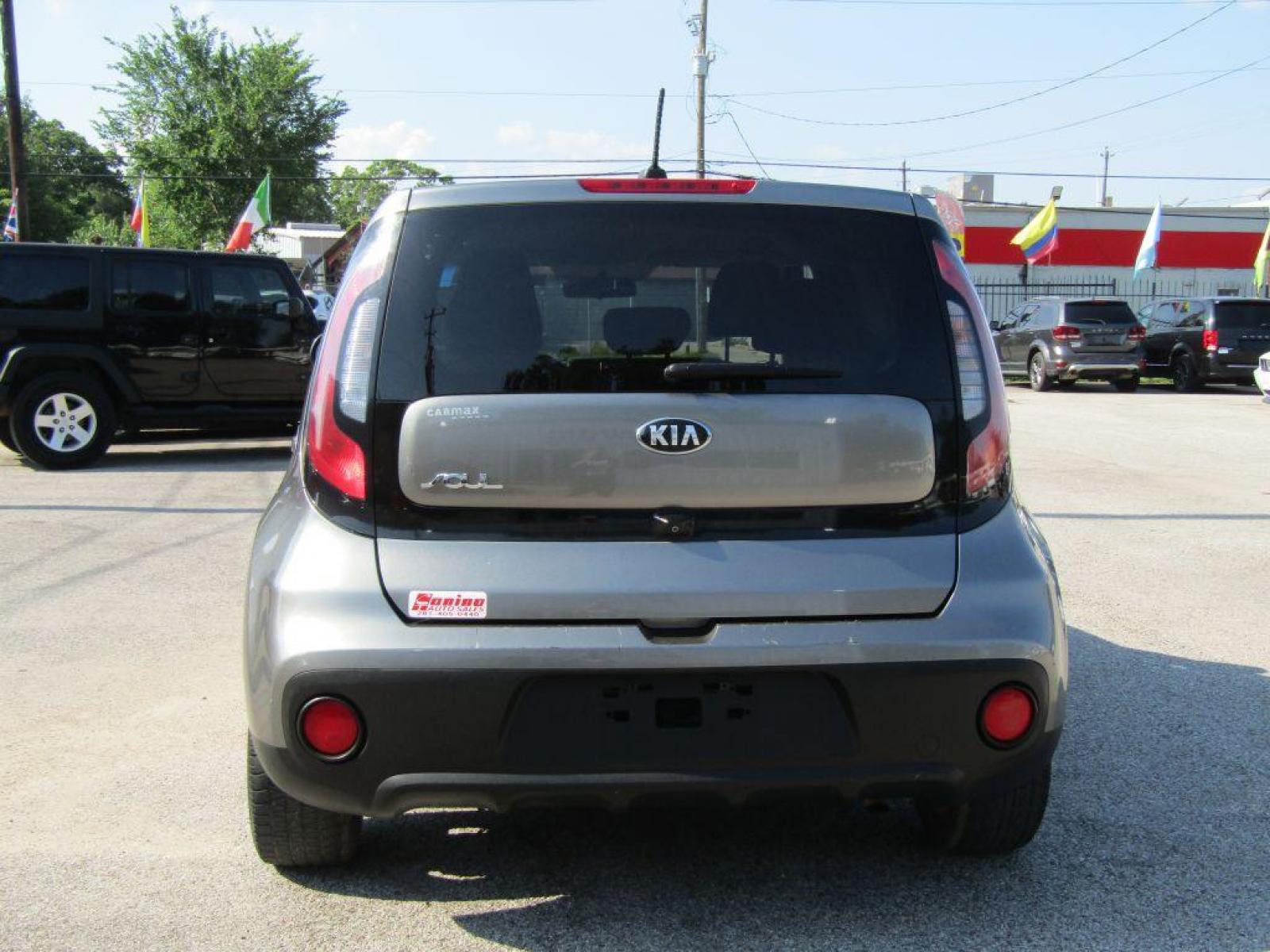 2019 GRAY KIA SOUL (KNDJN2A26K7) with an 1.6L engine, Automatic transmission, located at 830 E. Canino Rd., Houston, TX, 77037, (281) 405-0440, 38.358219, -81.729942 - Photo #3