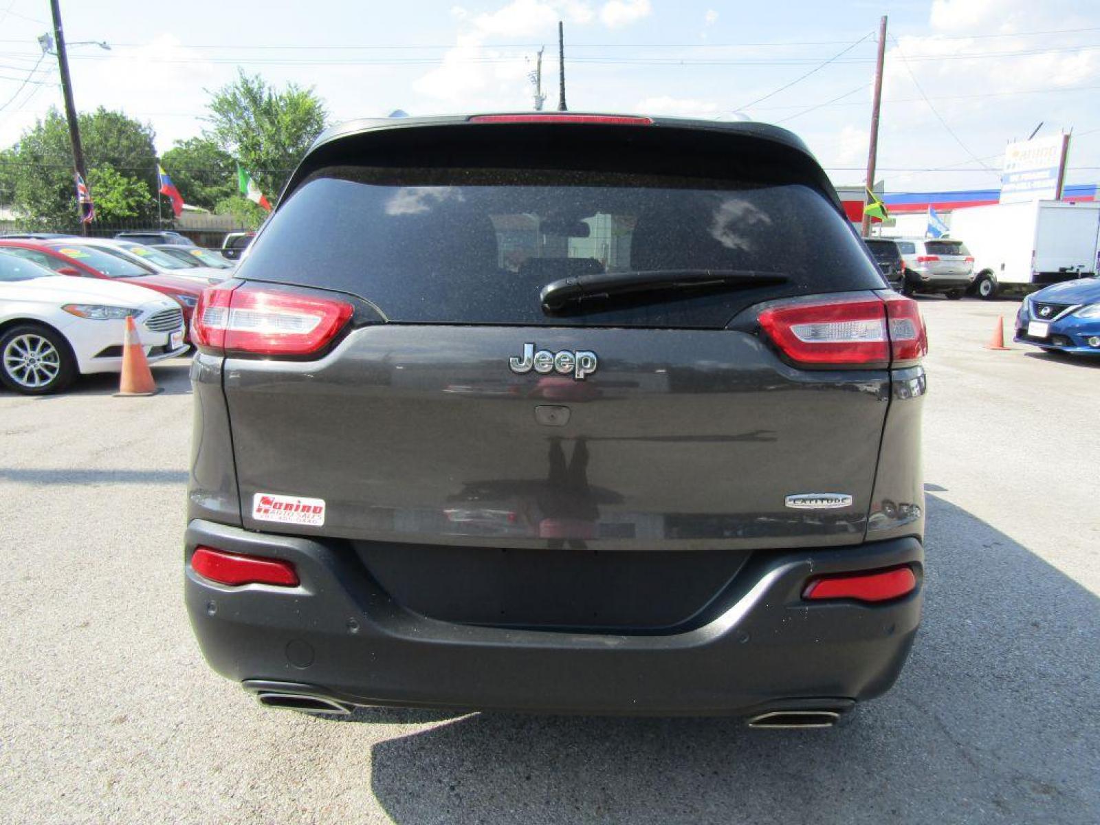 2017 GRAY JEEP CHEROKEE** LATITUDE** (1C4PJLCS7HW) with an 3.2L engine, Automatic transmission, located at 830 E. Canino Rd., Houston, TX, 77037, (281) 405-0440, 38.358219, -81.729942 - Photo #3