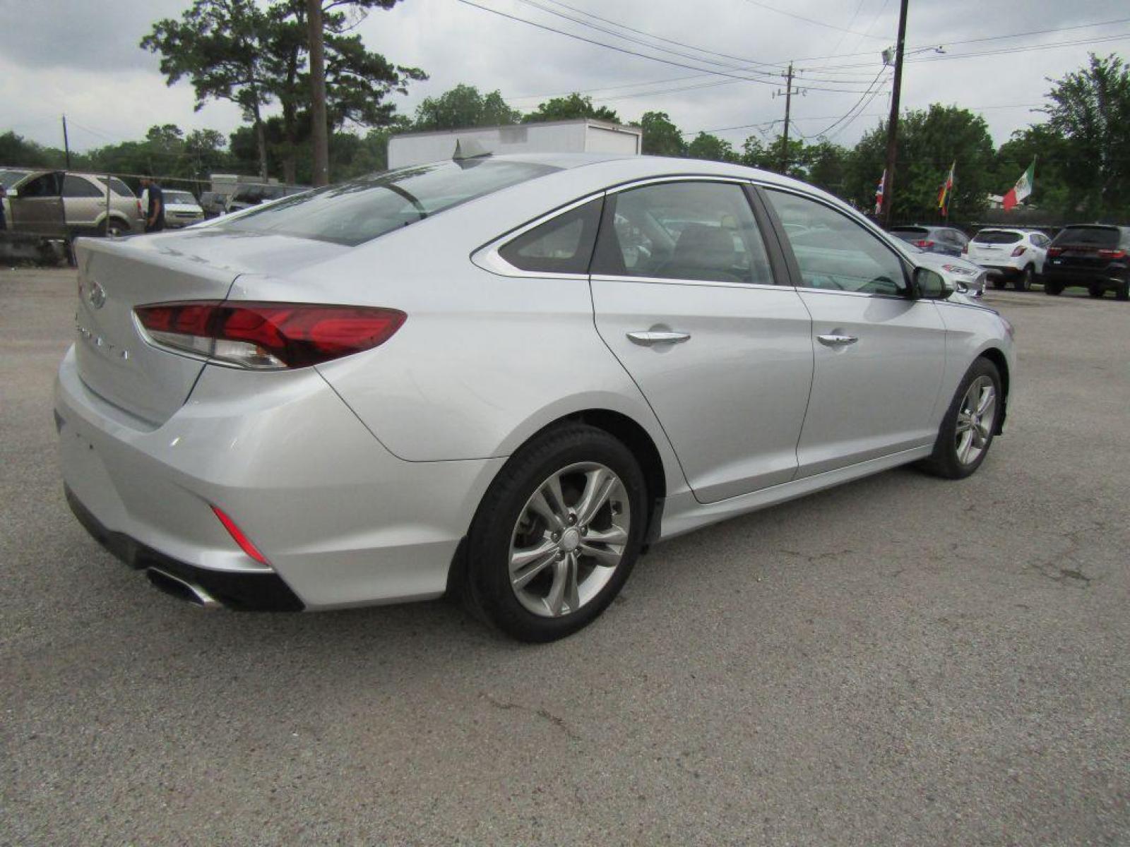 2018 SILVER HYUNDAI SONATA SPORT (5NPE34AF7JH) with an 2.4L engine, Automatic transmission, located at 830 E. Canino Rd., Houston, TX, 77037, (281) 405-0440, 38.358219, -81.729942 - Photo #2