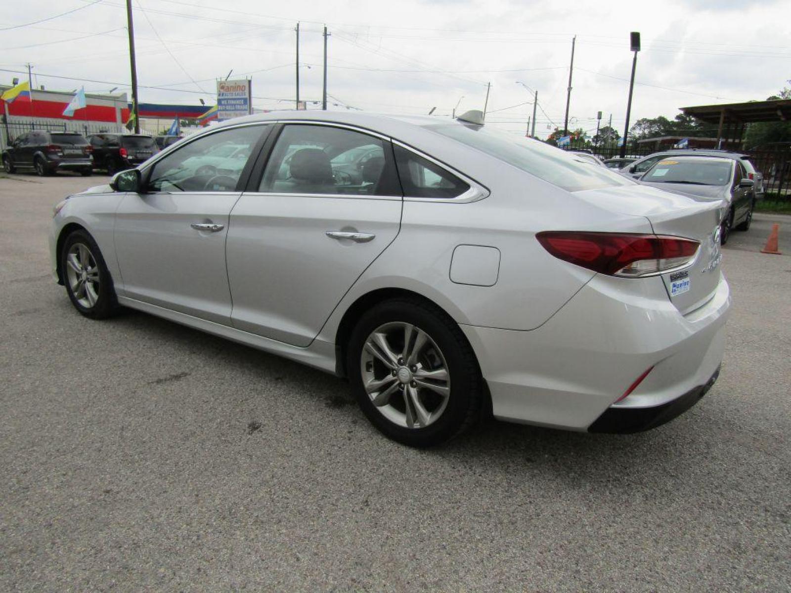 2018 SILVER HYUNDAI SONATA SPORT (5NPE34AF7JH) with an 2.4L engine, Automatic transmission, located at 830 E. Canino Rd., Houston, TX, 77037, (281) 405-0440, 38.358219, -81.729942 - Photo #4