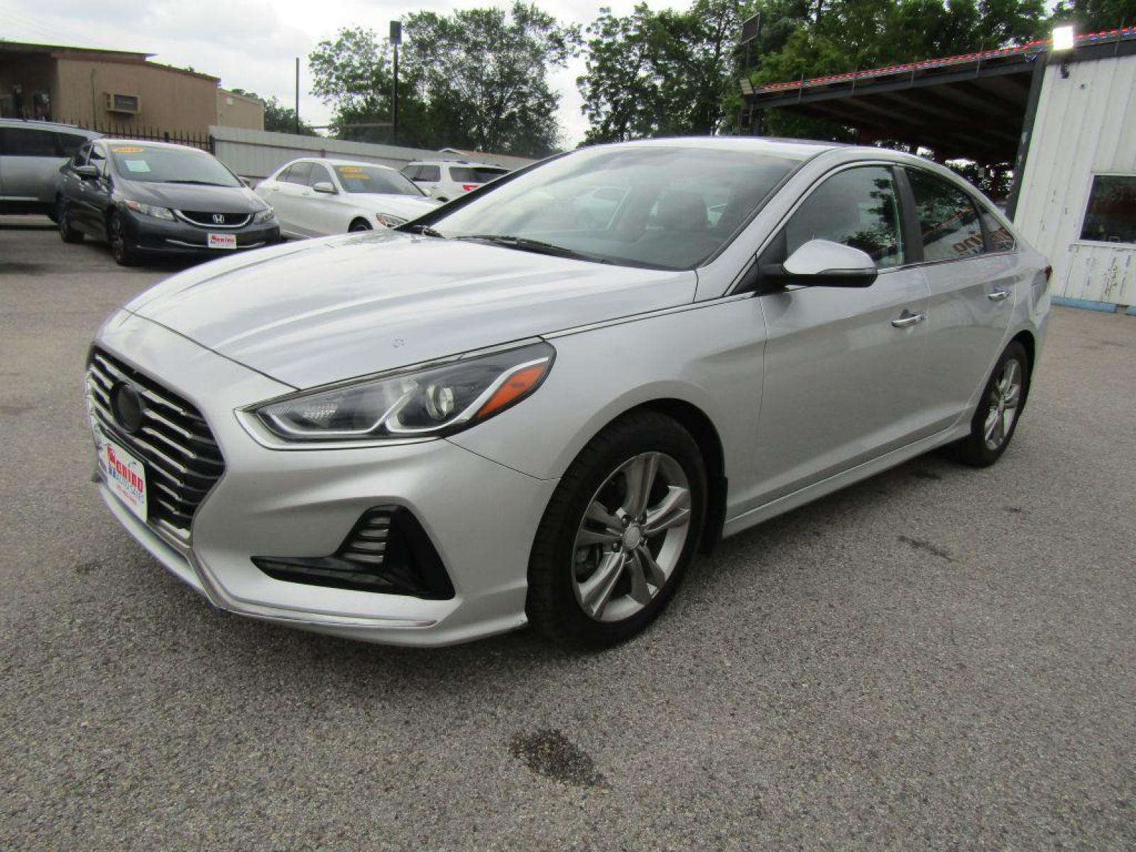 2018 SILVER HYUNDAI SONATA SPORT (5NPE34AF7JH) with an 2.4L engine, Automatic transmission, located at 830 E. Canino Rd., Houston, TX, 77037, (281) 405-0440, 38.358219, -81.729942 - Photo #5