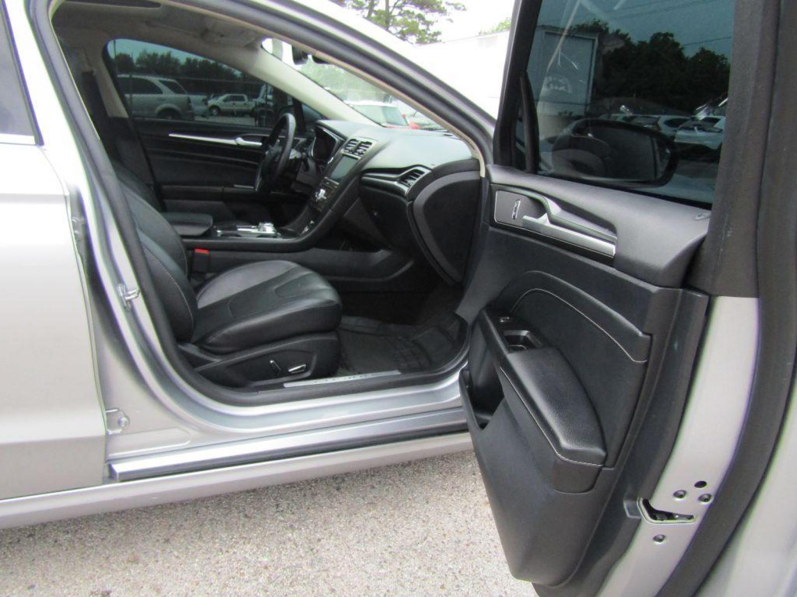2020 SILVER FORD FUSION** TITANIUM (3FA6P0K9XLR) with an 2.0L engine, Automatic transmission, located at 830 E. Canino Rd., Houston, TX, 77037, (281) 405-0440, 38.358219, -81.729942 - Photo #12