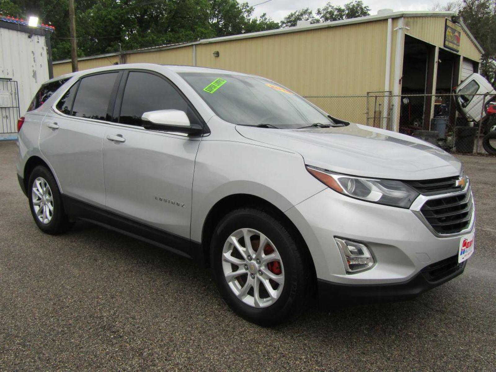 2018 SILVER CHEVROLET EQUINOX LT ** LT (3GNAXJEV4JL) with an 1.5L engine, Automatic transmission, located at 830 E. Canino Rd., Houston, TX, 77037, (281) 405-0440, 38.358219, -81.729942 - Photo #5