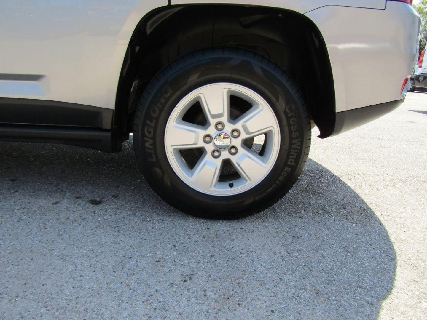 2016 SILVER JEEP COMPASS LATITUDE (1C4NJCEA2GD) with an 2.0L engine, Automatic transmission, located at 830 E. Canino Rd., Houston, TX, 77037, (281) 405-0440, 38.358219, -81.729942 - LLAMA/TEXTO O VISITANOS HOY MISMO (281) 405-0440 ESTAMOS LOCALIZADOS EN 830 E. CANINO RD. (ESQUINA CON AIRLINE) HOUSTON, TEXAS 77037 Affordable Down Payments and Affordable Payments! No-Hassle Financing No credit, bad credit, first time buyer, or no DL CANINO AUTO SALES CAN HELP! CALL - Photo#12