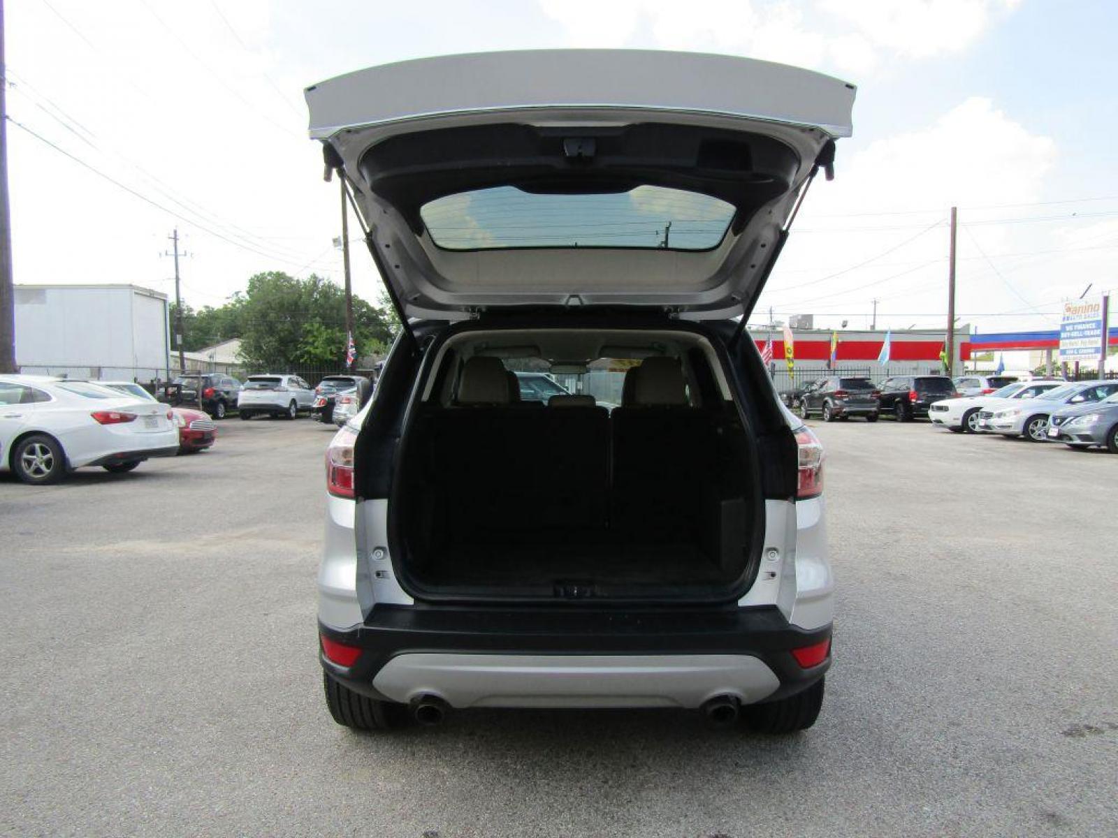 2017 SILVER FORD ESCAPE** SE (1FMCU0G97HU) with an 2.0L engine, Automatic transmission, located at 830 E. Canino Rd., Houston, TX, 77037, (281) 405-0440, 38.358219, -81.729942 - Photo #13