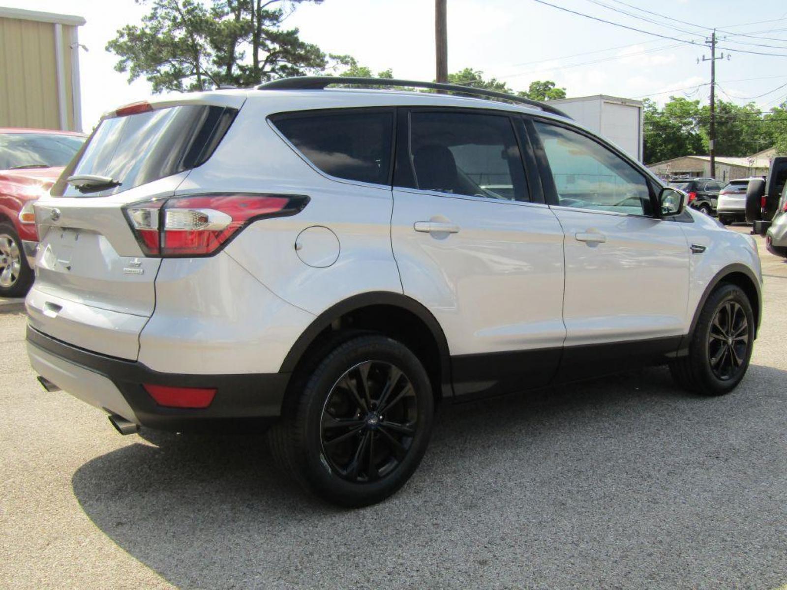 2017 SILVER FORD ESCAPE** SE (1FMCU0G97HU) with an 2.0L engine, Automatic transmission, located at 830 E. Canino Rd., Houston, TX, 77037, (281) 405-0440, 38.358219, -81.729942 - Photo #4