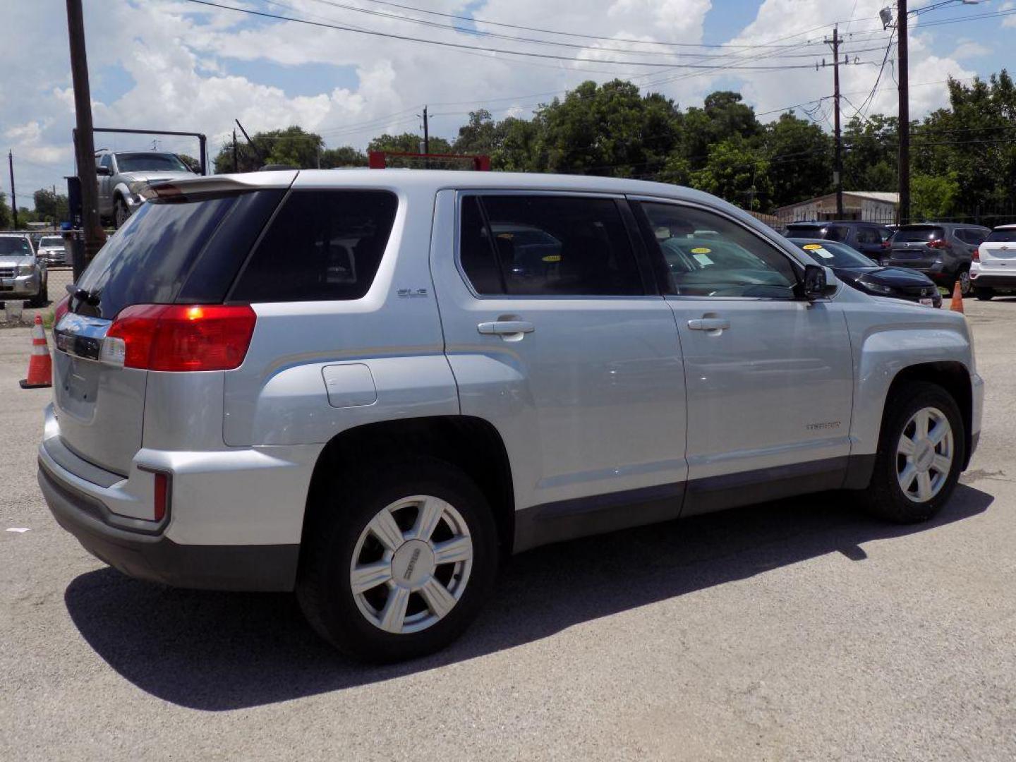 2016 SILVER GMC TERRAIN** SLE (2GKALMEK3G6) with an 2.4L engine, Automatic transmission, located at 830 E. Canino Rd., Houston, TX, 77037, (281) 405-0440, 38.358219, -81.729942 - Photo#5