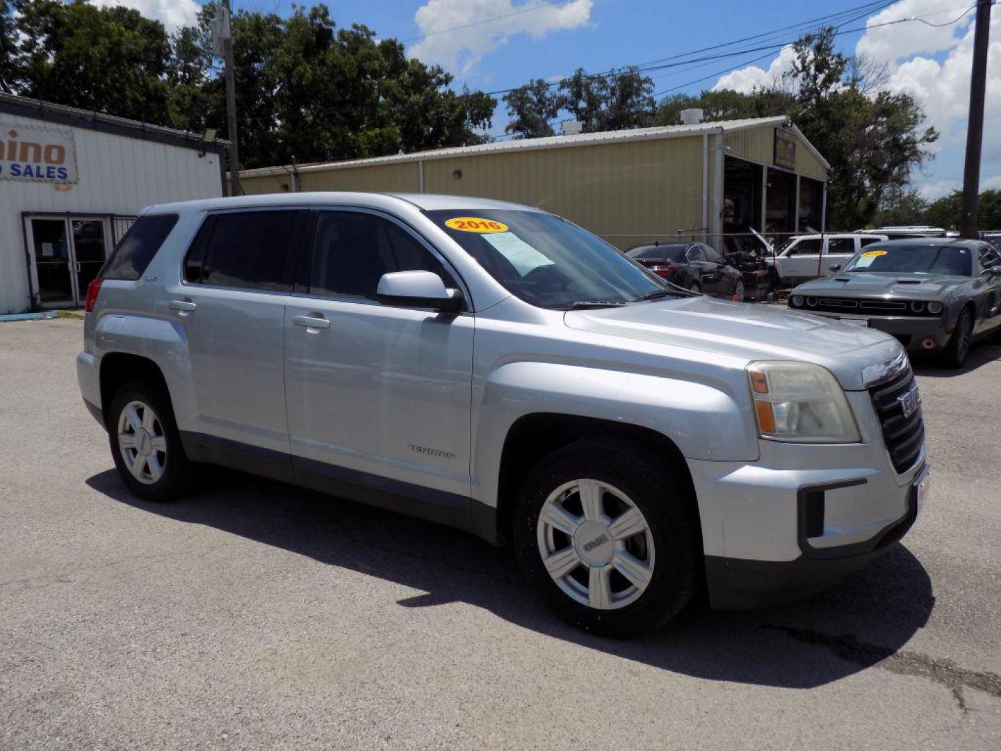 2016 SILVER GMC TERRAIN** SLE (2GKALMEK3G6) with an 2.4L engine, Automatic transmission, located at 830 E. Canino Rd., Houston, TX, 77037, (281) 405-0440, 38.358219, -81.729942 - Photo#7