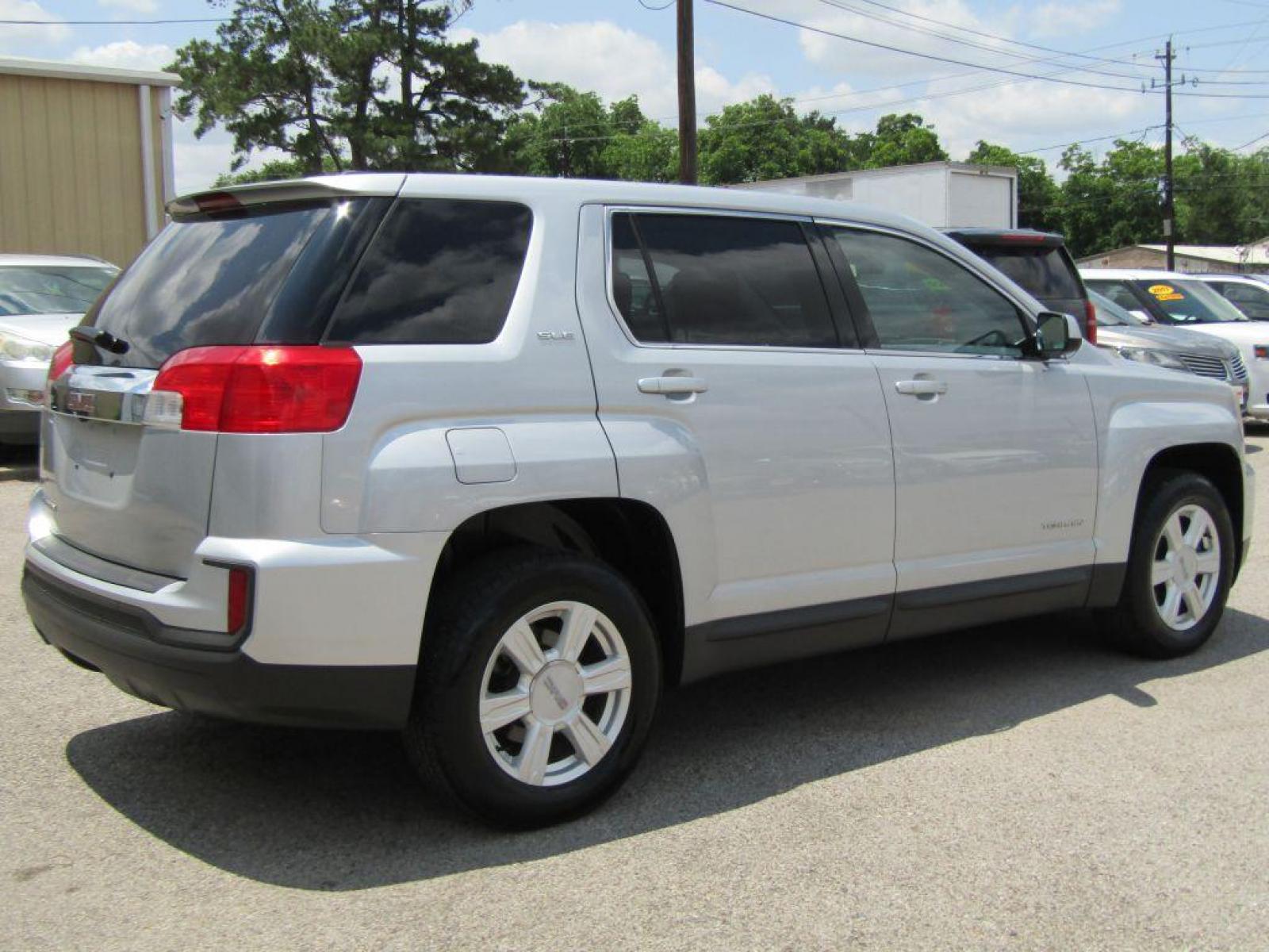 2016 SILVER GMC TERRAIN** SLE (2GKALMEK3G6) with an 2.4L engine, Automatic transmission, located at 830 E. Canino Rd., Houston, TX, 77037, (281) 405-0440, 38.358219, -81.729942 - Photo #4