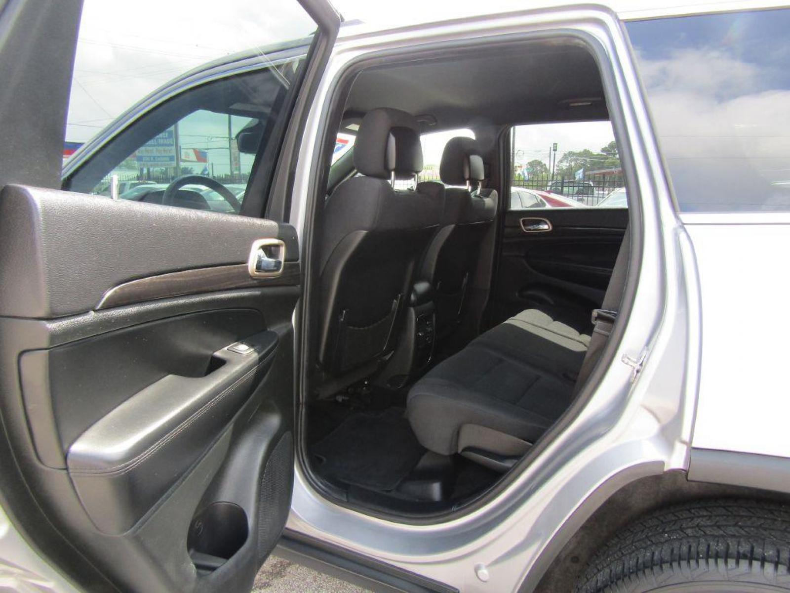 2014 SILVER JEEP GRAND CHEROKEE LAREDO (1C4RJFAG0EC) with an 3.6L engine, Automatic transmission, located at 830 E. Canino Rd., Houston, TX, 77037, (281) 405-0440, 38.358219, -81.729942 - Photo #7
