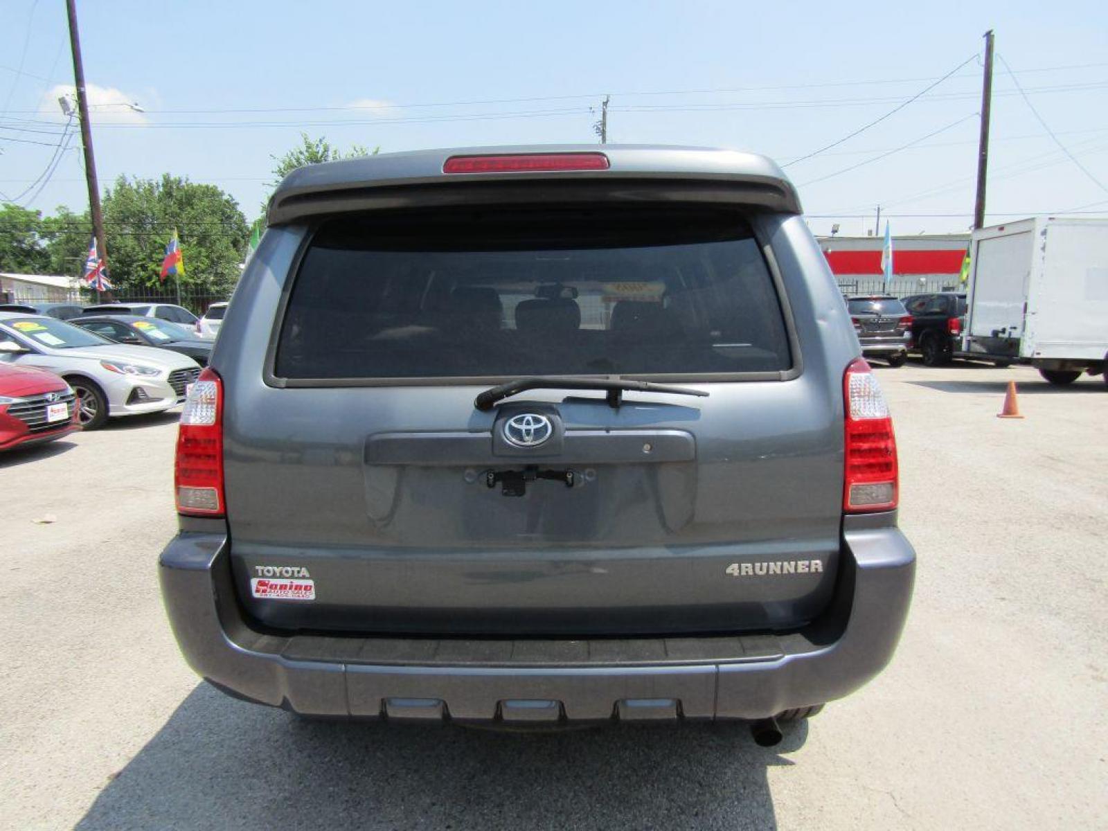 2008 GRAY TOYOTA 4RUNNER SR5 (JTEZU14R28K) with an 4.0L engine, Automatic transmission, located at 830 E. Canino Rd., Houston, TX, 77037, (281) 405-0440, 38.358219, -81.729942 - Photo #3