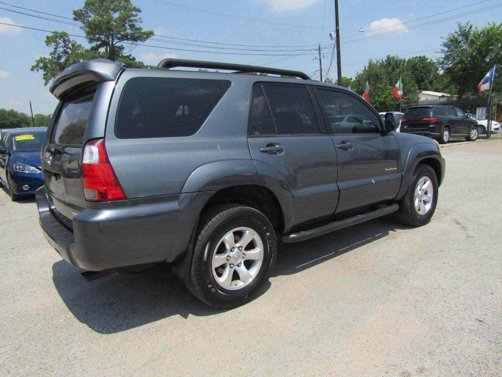2008 GRAY TOYOTA 4RUNNER SR5 (JTEZU14R28K) with an 4.0L engine, Automatic transmission, located at 830 E. Canino Rd., Houston, TX, 77037, (281) 405-0440, 38.358219, -81.729942 - Photo #4