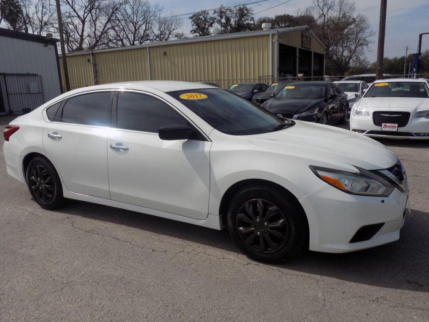 2017 WHITE NISSAN ALTIMA 2.5 (1N4AL3AP3HC) with an 2.5L engine, Continuously Variable transmission, located at 830 E. Canino Rd., Houston, TX, 77037, (281) 405-0440, 38.358219, -81.729942 - Photo#6
