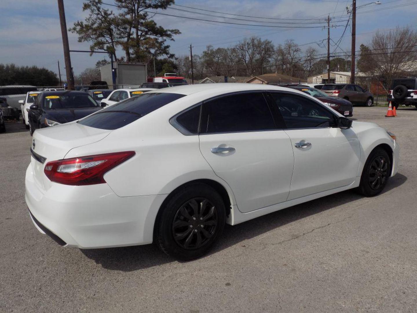 2017 WHITE NISSAN ALTIMA 2.5 (1N4AL3AP3HC) with an 2.5L engine, Continuously Variable transmission, located at 830 E. Canino Rd., Houston, TX, 77037, (281) 405-0440, 38.358219, -81.729942 - Photo#7