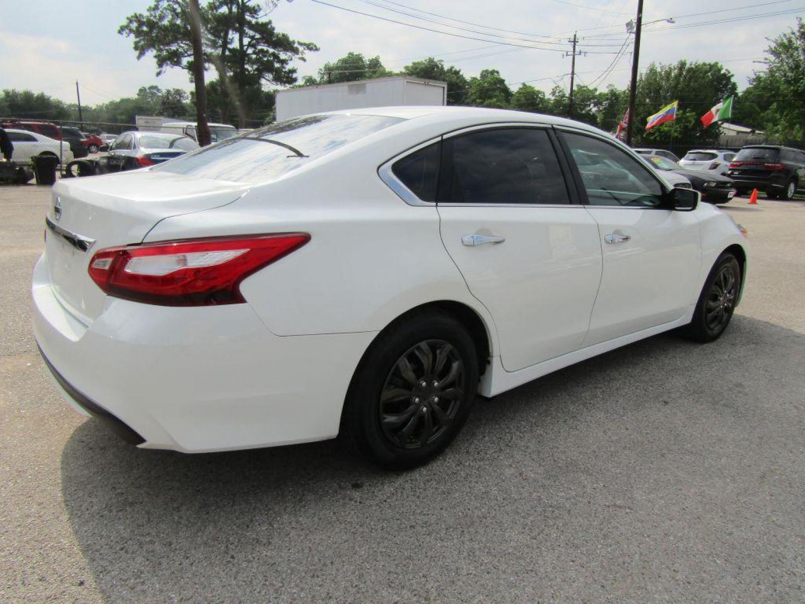 2017 WHITE NISSAN ALTIMA 2.5 (1N4AL3AP3HC) with an 2.5L engine, Continuously Variable transmission, located at 830 E. Canino Rd., Houston, TX, 77037, (281) 405-0440, 38.358219, -81.729942 - Photo #2