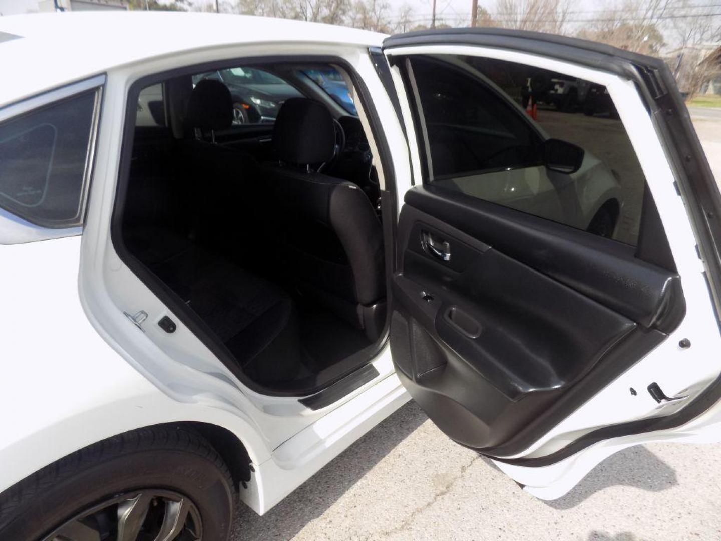 2017 WHITE NISSAN ALTIMA 2.5 (1N4AL3AP3HC) with an 2.5L engine, Continuously Variable transmission, located at 830 E. Canino Rd., Houston, TX, 77037, (281) 405-0440, 38.358219, -81.729942 - Photo#10