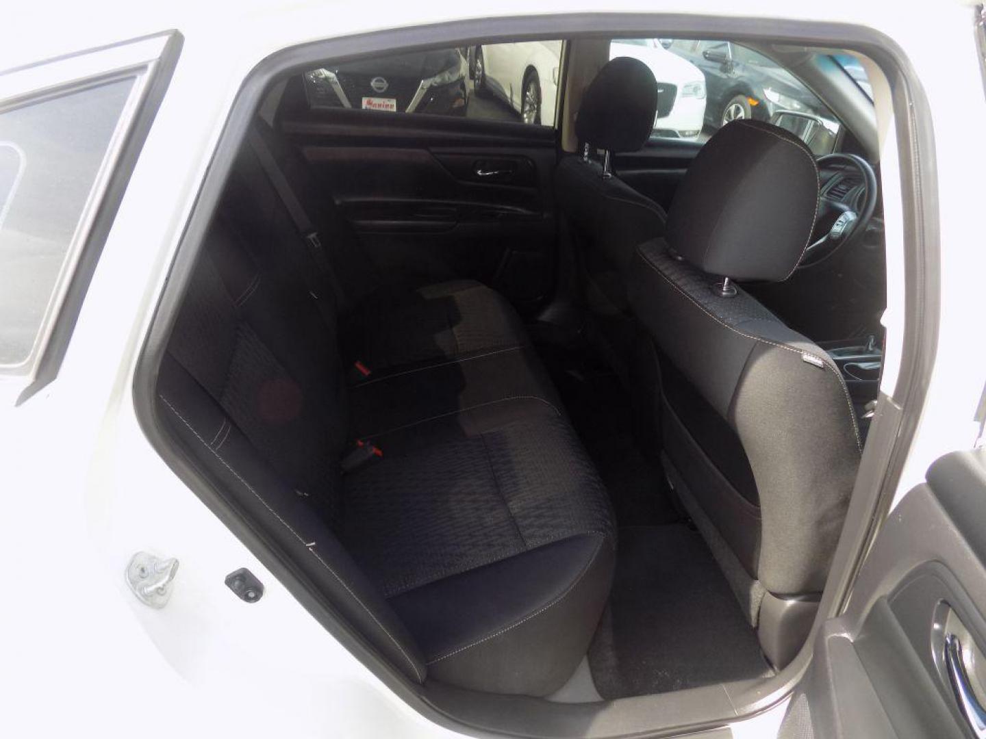 2017 WHITE NISSAN ALTIMA 2.5 (1N4AL3AP3HC) with an 2.5L engine, Continuously Variable transmission, located at 830 E. Canino Rd., Houston, TX, 77037, (281) 405-0440, 38.358219, -81.729942 - Photo#11