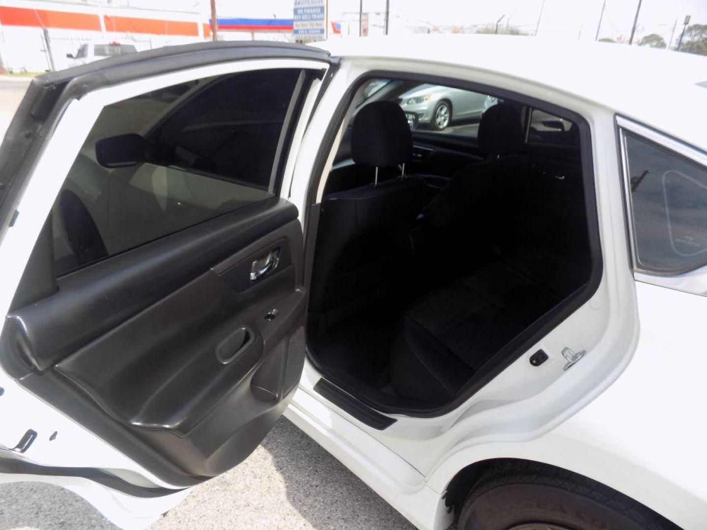 2017 WHITE NISSAN ALTIMA 2.5 (1N4AL3AP3HC) with an 2.5L engine, Continuously Variable transmission, located at 830 E. Canino Rd., Houston, TX, 77037, (281) 405-0440, 38.358219, -81.729942 - Photo#12