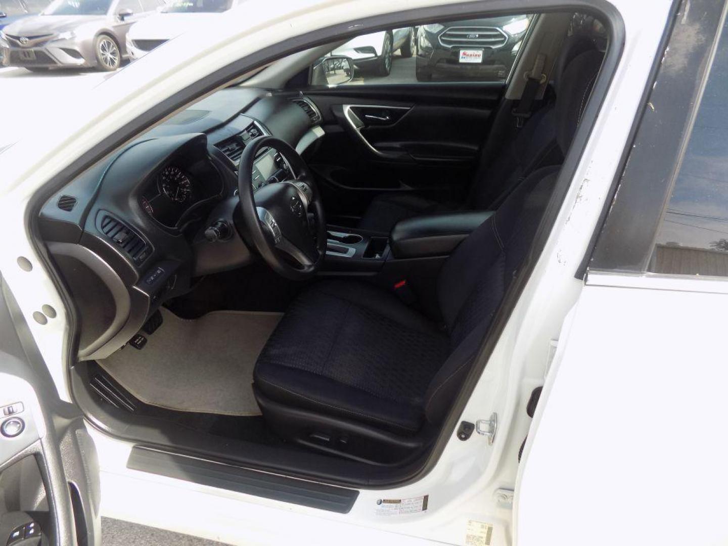 2017 WHITE NISSAN ALTIMA 2.5 (1N4AL3AP3HC) with an 2.5L engine, Continuously Variable transmission, located at 830 E. Canino Rd., Houston, TX, 77037, (281) 405-0440, 38.358219, -81.729942 - Photo#16