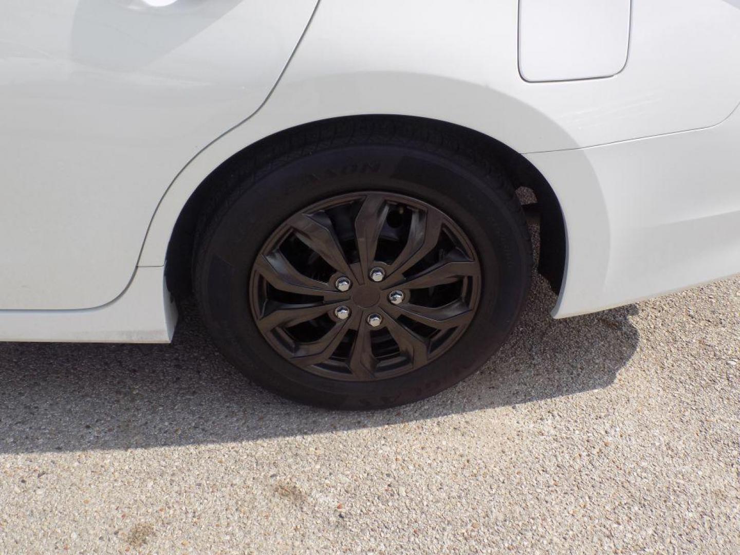 2017 WHITE NISSAN ALTIMA 2.5 (1N4AL3AP3HC) with an 2.5L engine, Continuously Variable transmission, located at 830 E. Canino Rd., Houston, TX, 77037, (281) 405-0440, 38.358219, -81.729942 - Photo#17