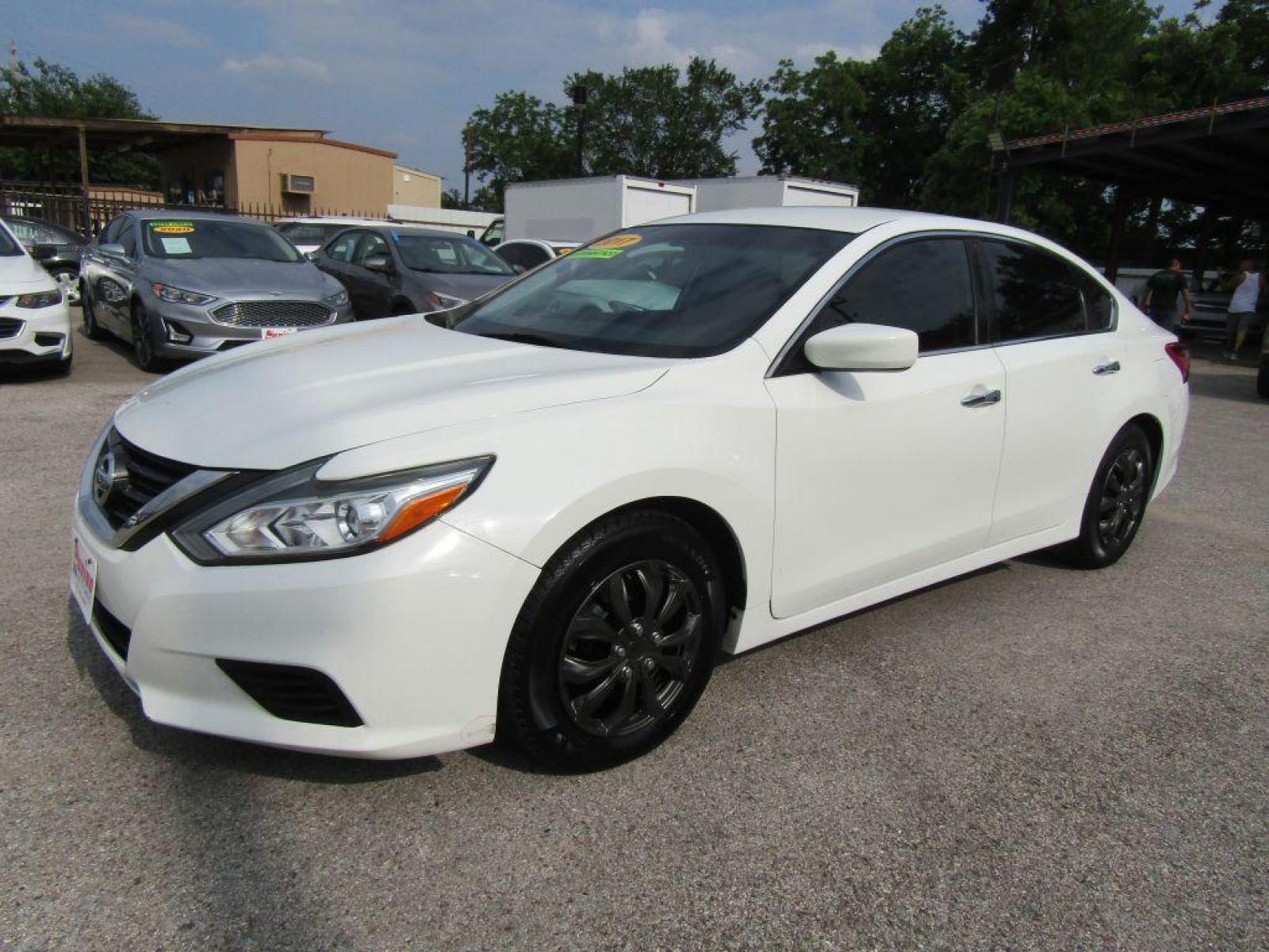 2017 WHITE NISSAN ALTIMA 2.5 (1N4AL3AP3HC) with an 2.5L engine, Continuously Variable transmission, located at 830 E. Canino Rd., Houston, TX, 77037, (281) 405-0440, 38.358219, -81.729942 - Photo #5