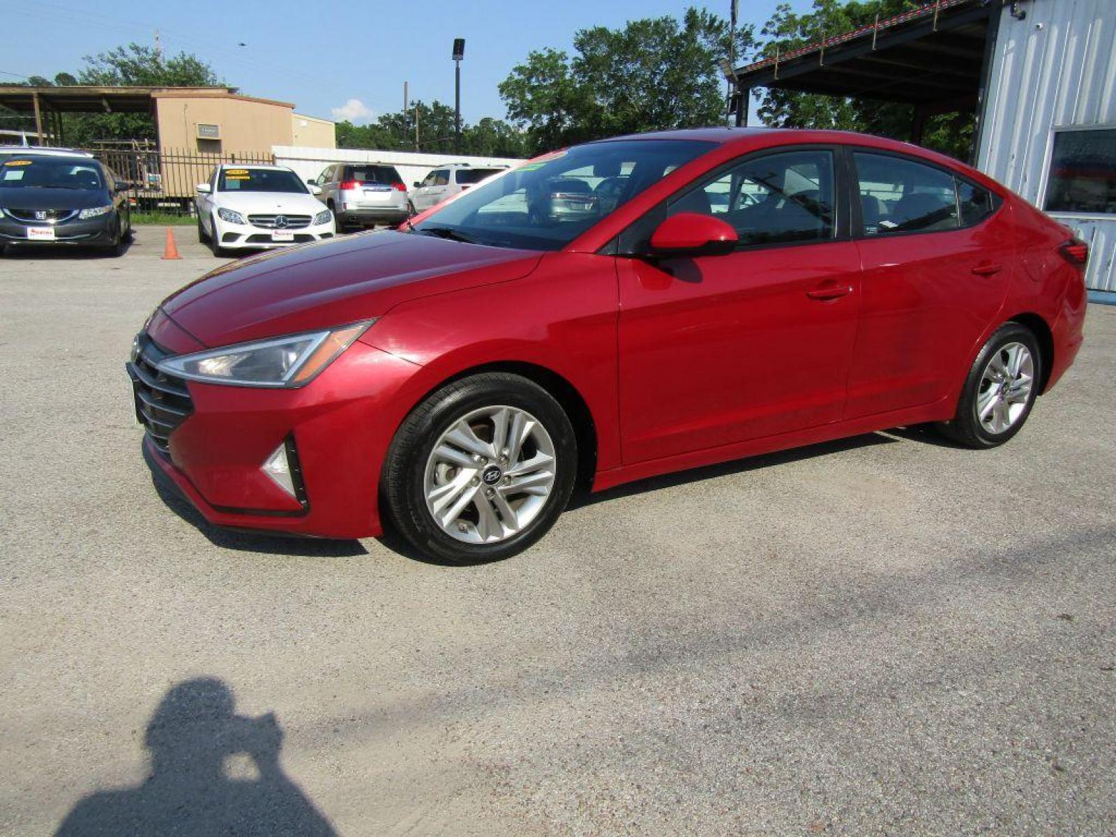 2019 RED HYUNDAI ELANTRA SEL (KMHD84LF0KU) with an 2.0L engine, Automatic transmission, located at 830 E. Canino Rd., Houston, TX, 77037, (281) 405-0440, 38.358219, -81.729942 - Photo #1