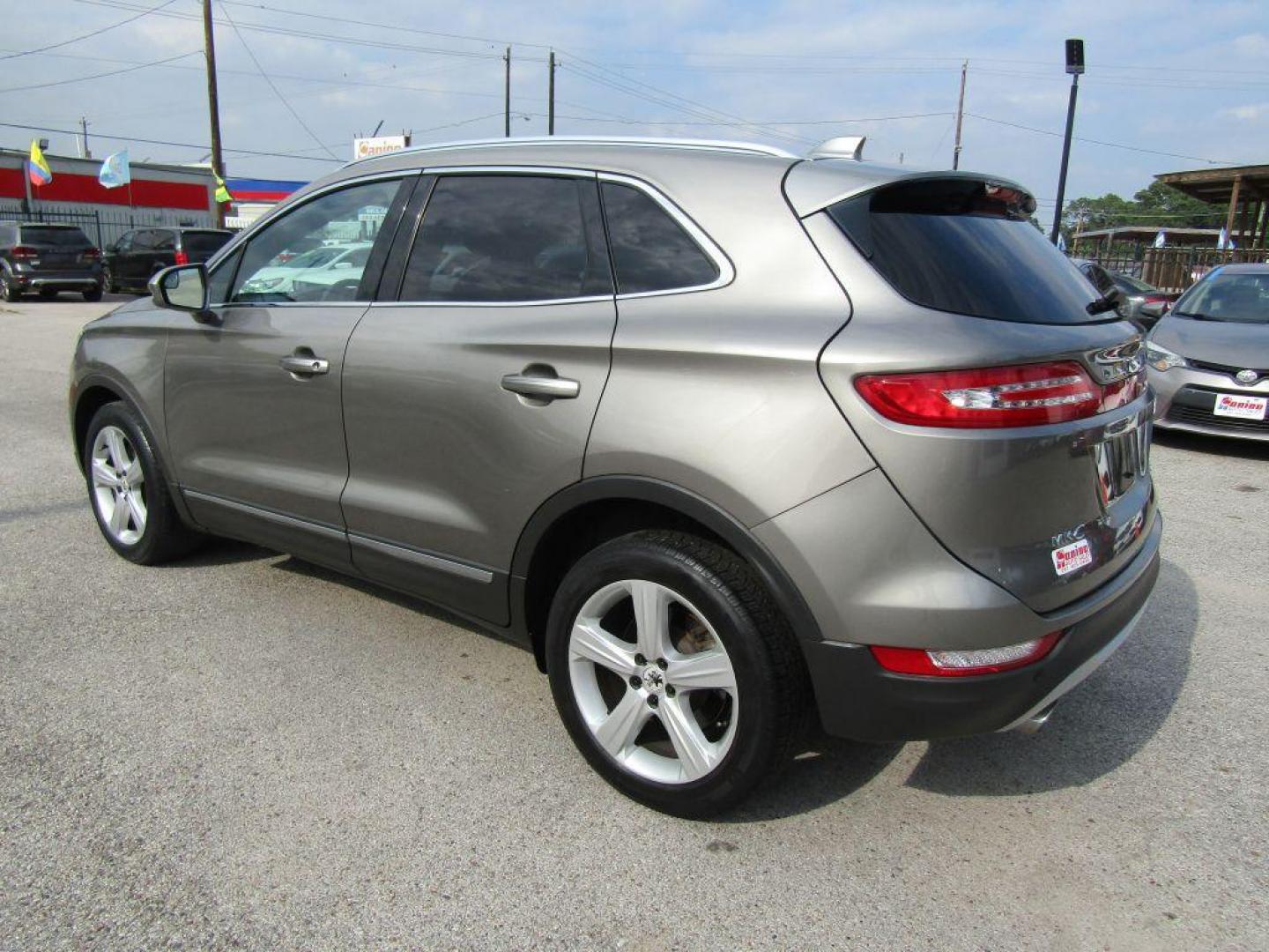 2016 BROWN LINCOLN MKC PREMIERE (5LMCJ1C94GU) with an 2.0L engine, Automatic transmission, located at 830 E. Canino Rd., Houston, TX, 77037, (281) 405-0440, 38.358219, -81.729942 - $1900+TT and L - Photo#4