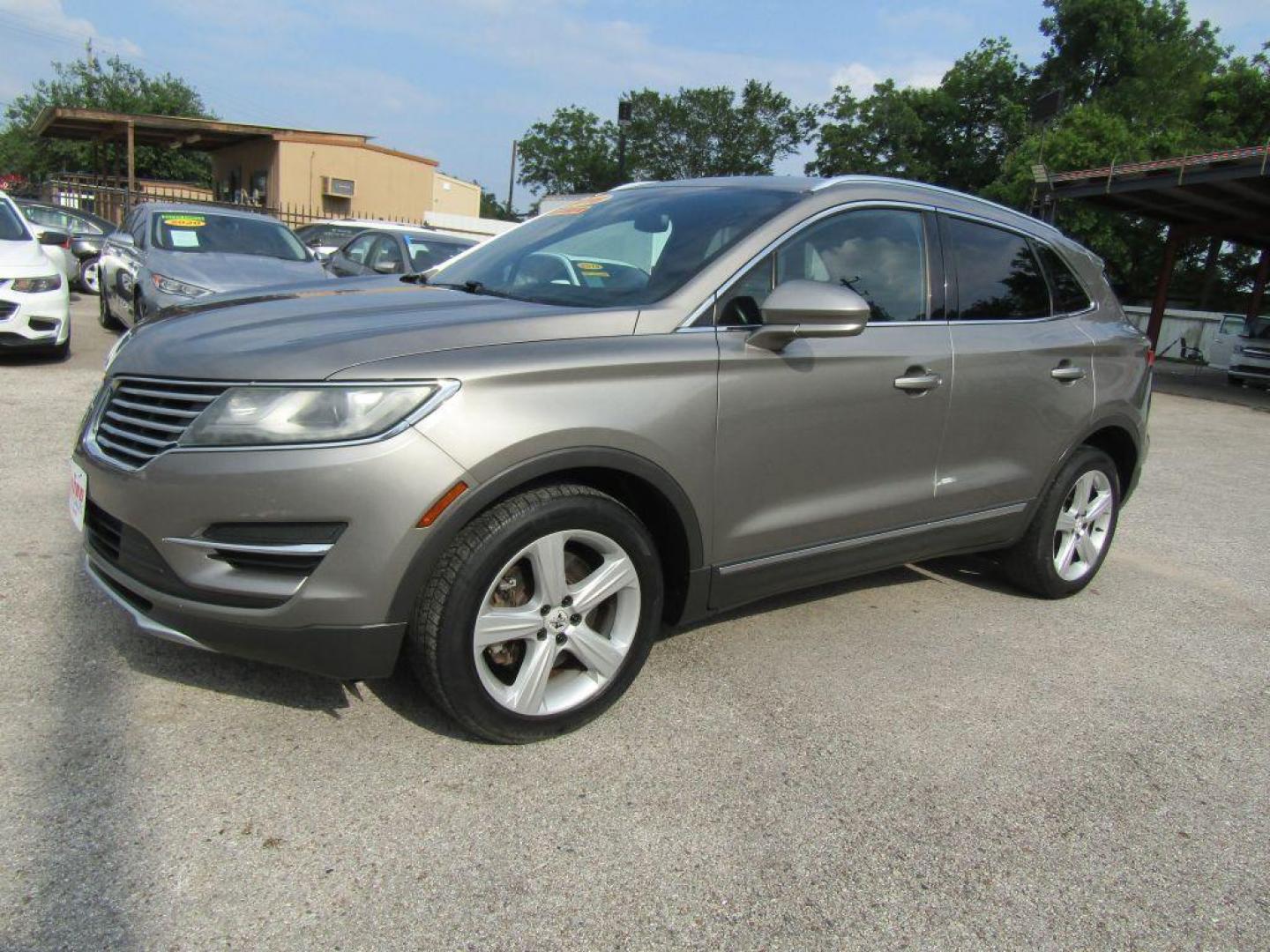 2016 BROWN LINCOLN MKC PREMIERE (5LMCJ1C94GU) with an 2.0L engine, Automatic transmission, located at 830 E. Canino Rd., Houston, TX, 77037, (281) 405-0440, 38.358219, -81.729942 - $1900+TT and L - Photo#5