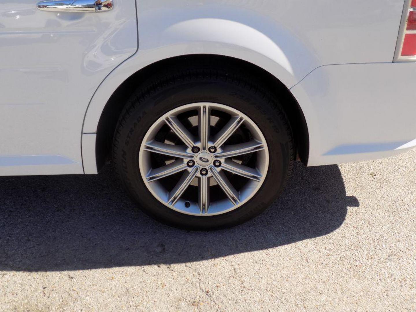2017 WHITE FORD FLEX LIMITED (2FMGK5D86HB) with an 3.5L engine, Automatic transmission, located at 830 E. Canino Rd., Houston, TX, 77037, (281) 405-0440, 38.358219, -81.729942 - Photo#10