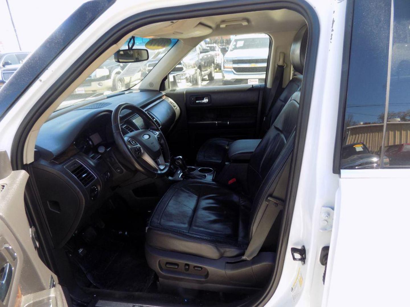 2017 WHITE FORD FLEX LIMITED (2FMGK5D86HB) with an 3.5L engine, Automatic transmission, located at 830 E. Canino Rd., Houston, TX, 77037, (281) 405-0440, 38.358219, -81.729942 - Photo#13