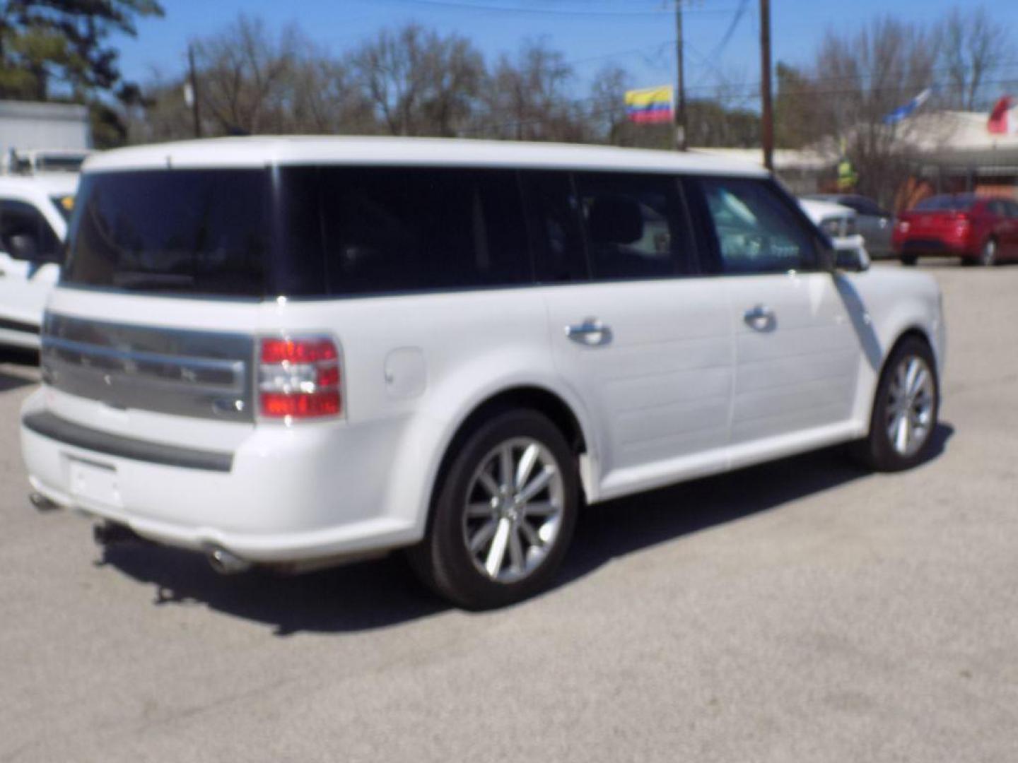2017 WHITE FORD FLEX LIMITED (2FMGK5D86HB) with an 3.5L engine, Automatic transmission, located at 830 E. Canino Rd., Houston, TX, 77037, (281) 405-0440, 38.358219, -81.729942 - Photo#1