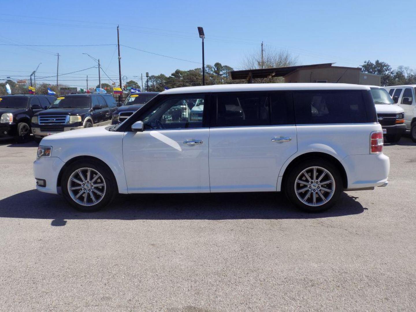 2017 WHITE FORD FLEX LIMITED (2FMGK5D86HB) with an 3.5L engine, Automatic transmission, located at 830 E. Canino Rd., Houston, TX, 77037, (281) 405-0440, 38.358219, -81.729942 - Photo#5