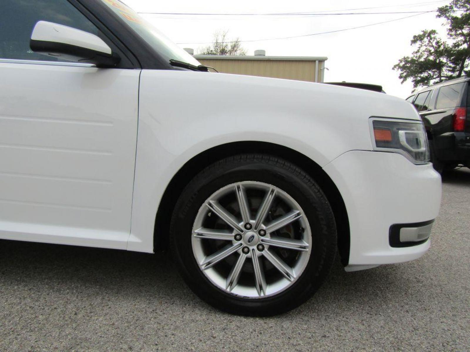 2017 WHITE FORD FLEX LIMITED (2FMGK5D86HB) with an 3.5L engine, Automatic transmission, located at 830 E. Canino Rd., Houston, TX, 77037, (281) 405-0440, 38.358219, -81.729942 - Photo #21