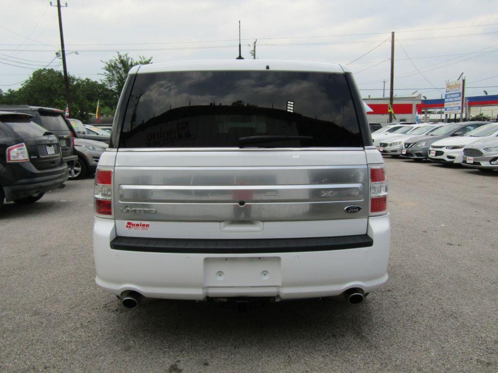 2017 WHITE FORD FLEX LIMITED (2FMGK5D86HB) with an 3.5L engine, Automatic transmission, located at 830 E. Canino Rd., Houston, TX, 77037, (281) 405-0440, 38.358219, -81.729942 - Photo #3