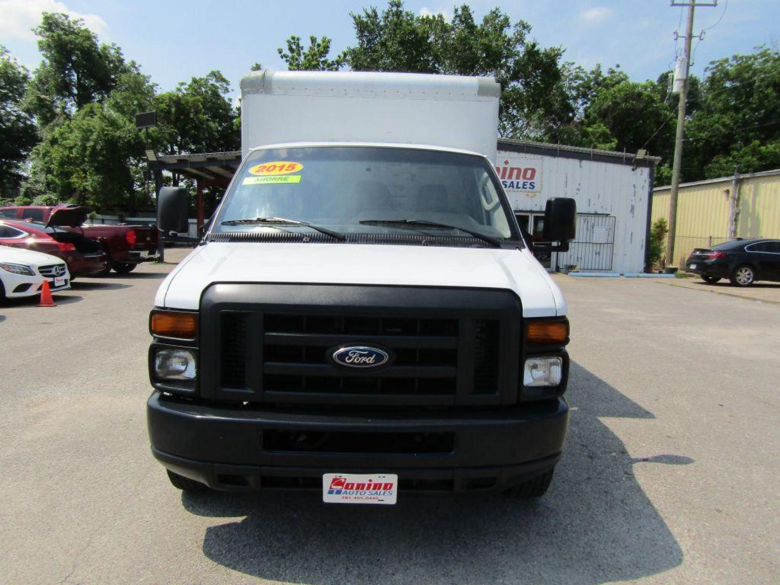 2015 WHITE FORD ECONOLINE E350 SUPER DUTY CUTAWAY VAN (1FDWE3FL1FD) with an 5.4L engine, Automatic transmission, located at 830 E. Canino Rd., Houston, TX, 77037, (281) 405-0440, 38.358219, -81.729942 - Photo #0