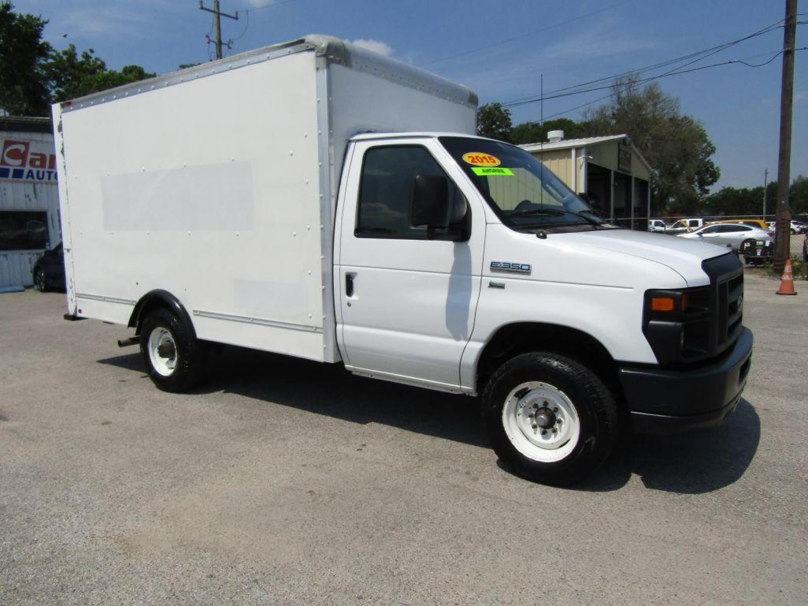 2015 WHITE FORD ECONOLINE E350 SUPER DUTY CUTAWAY VAN (1FDWE3FL1FD) with an 5.4L engine, Automatic transmission, located at 830 E. Canino Rd., Houston, TX, 77037, (281) 405-0440, 38.358219, -81.729942 - Photo #2