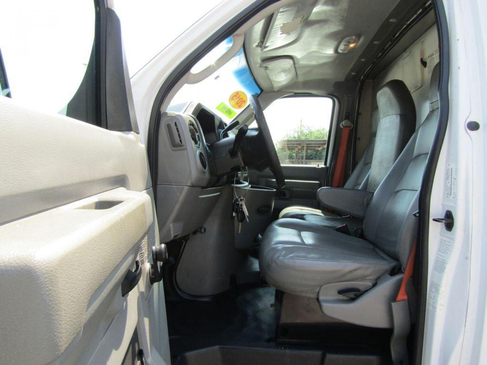 2015 WHITE FORD ECONOLINE E350 SUPER DUTY CUTAWAY VAN (1FDWE3FL1FD) with an 5.4L engine, Automatic transmission, located at 830 E. Canino Rd., Houston, TX, 77037, (281) 405-0440, 38.358219, -81.729942 - Photo #8