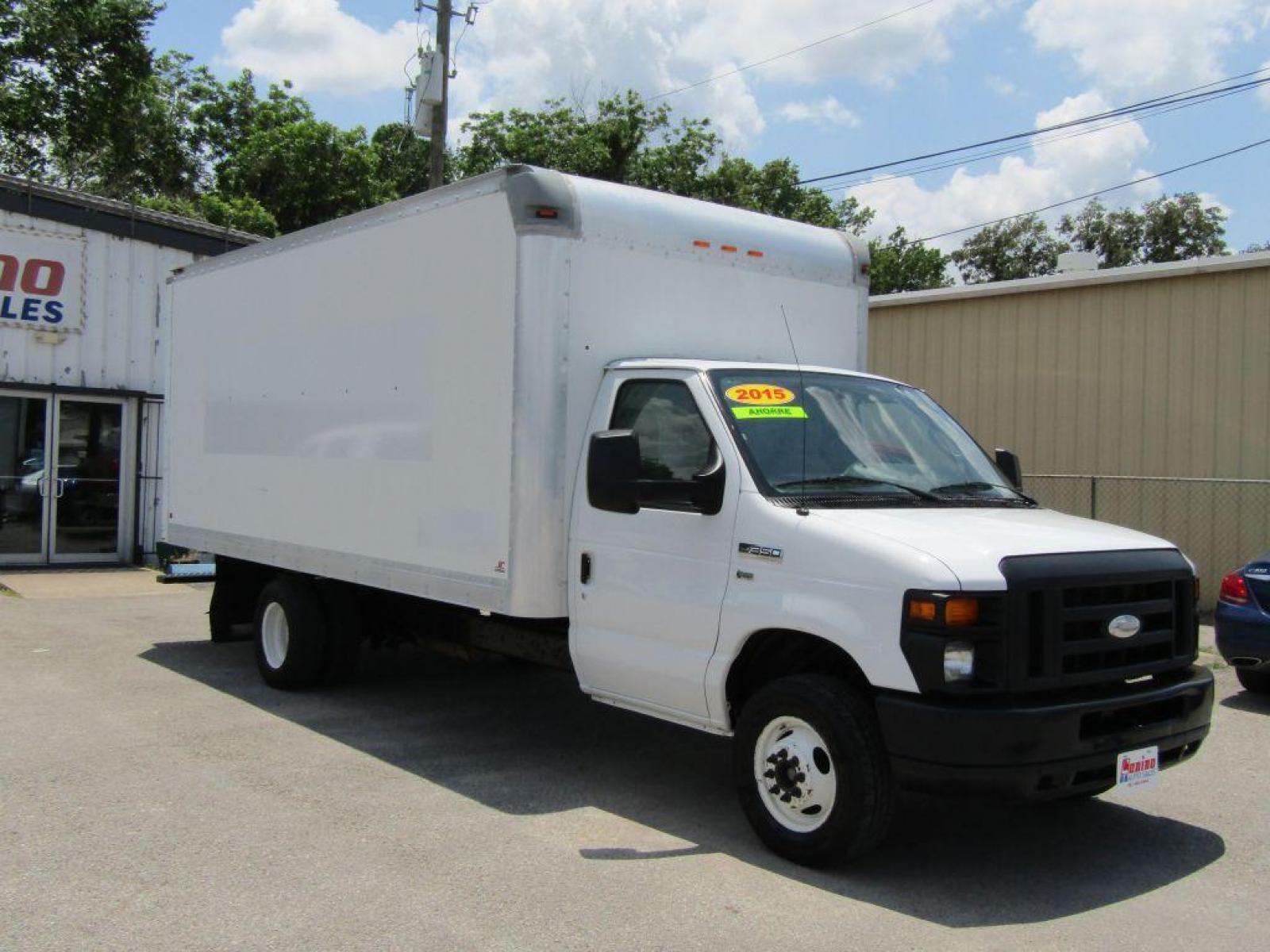 2015 WHITE FORD ECONOLINE E350 SUPER DUTY CUTAWAY VAN (1FDWE3FLXFD) with an 5.4L engine, Automatic transmission, located at 830 E. Canino Rd., Houston, TX, 77037, (281) 405-0440, 38.358219, -81.729942 - Photo #1