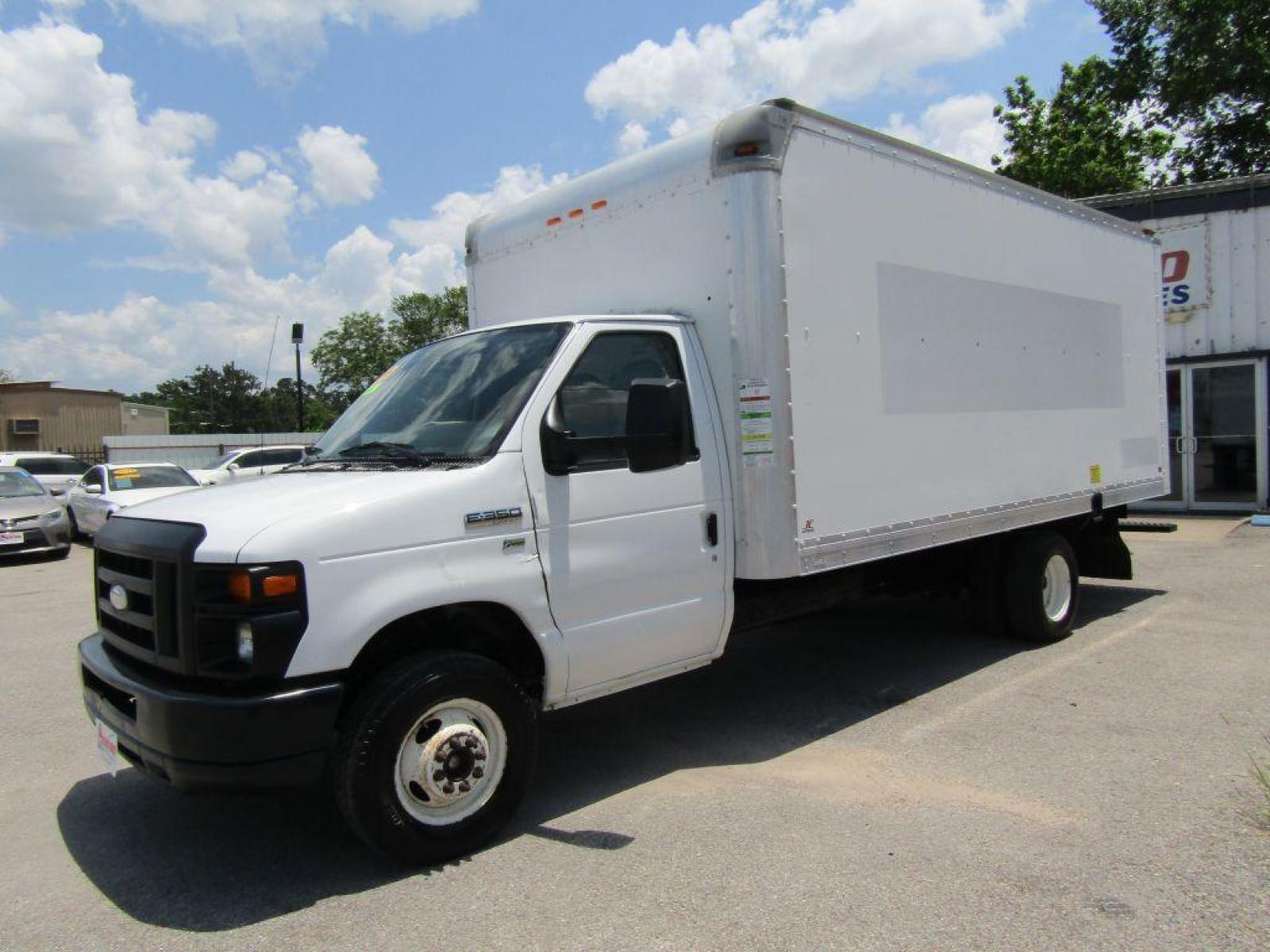 2015 WHITE FORD ECONOLINE E350 SUPER DUTY CUTAWAY VAN (1FDWE3FLXFD) with an 5.4L engine, Automatic transmission, located at 830 E. Canino Rd., Houston, TX, 77037, (281) 405-0440, 38.358219, -81.729942 - Photo #6