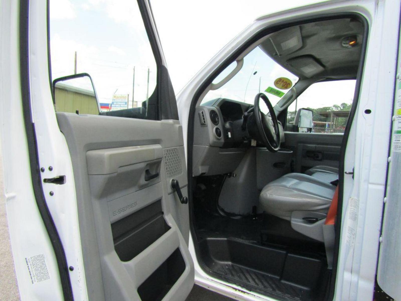 2015 WHITE FORD ECONOLINE E350 SUPER DUTY CUTAWAY VAN (1FDWE3FLXFD) with an 5.4L engine, Automatic transmission, located at 830 E. Canino Rd., Houston, TX, 77037, (281) 405-0440, 38.358219, -81.729942 - Photo #7