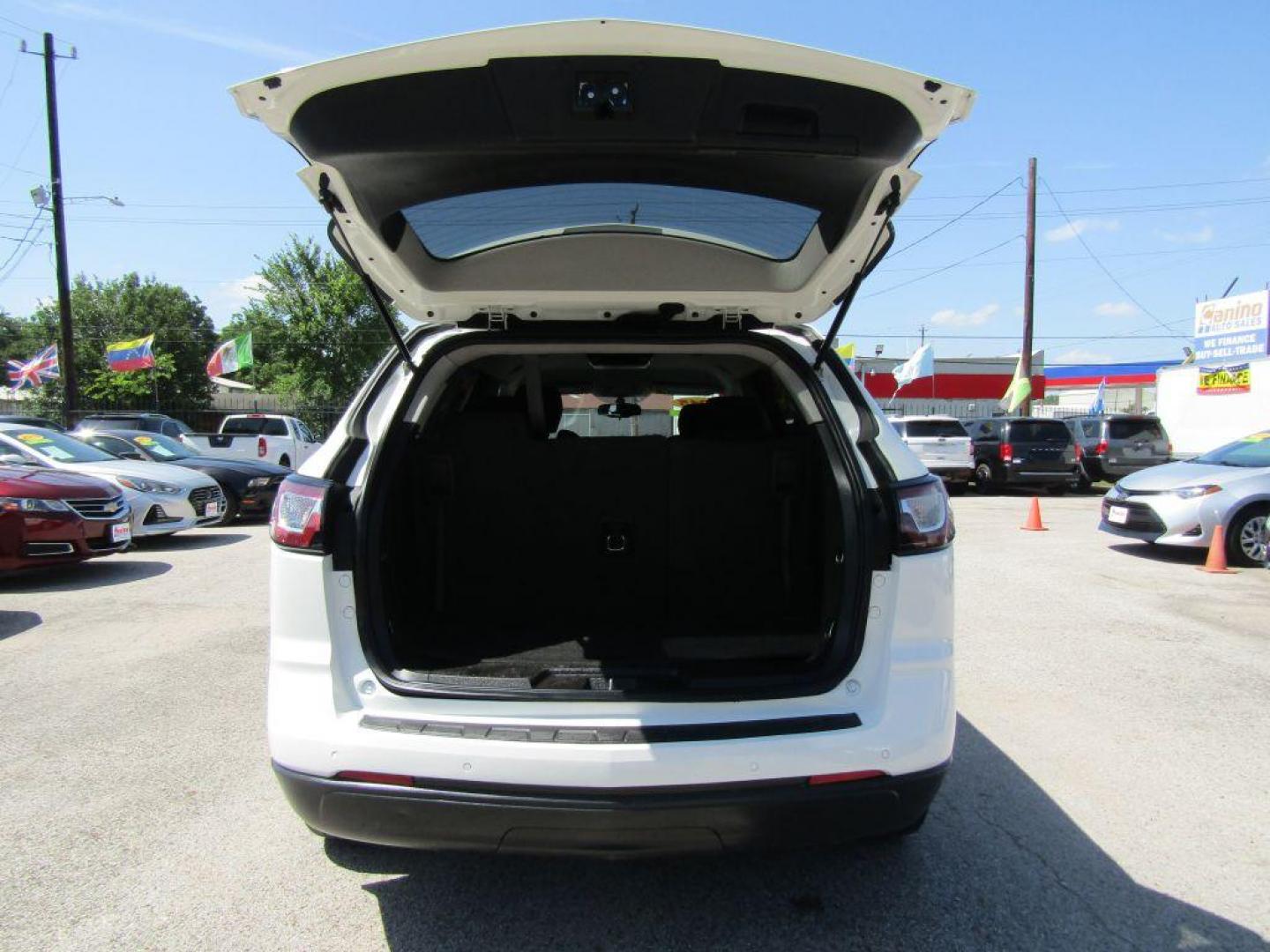 2015 WHITE CHEVROLET TRAVERSE LT (1GNKVGKDXFJ) with an 3.6L engine, Automatic transmission, located at 830 E. Canino Rd., Houston, TX, 77037, (281) 405-0440, 38.358219, -81.729942 - Photo#8