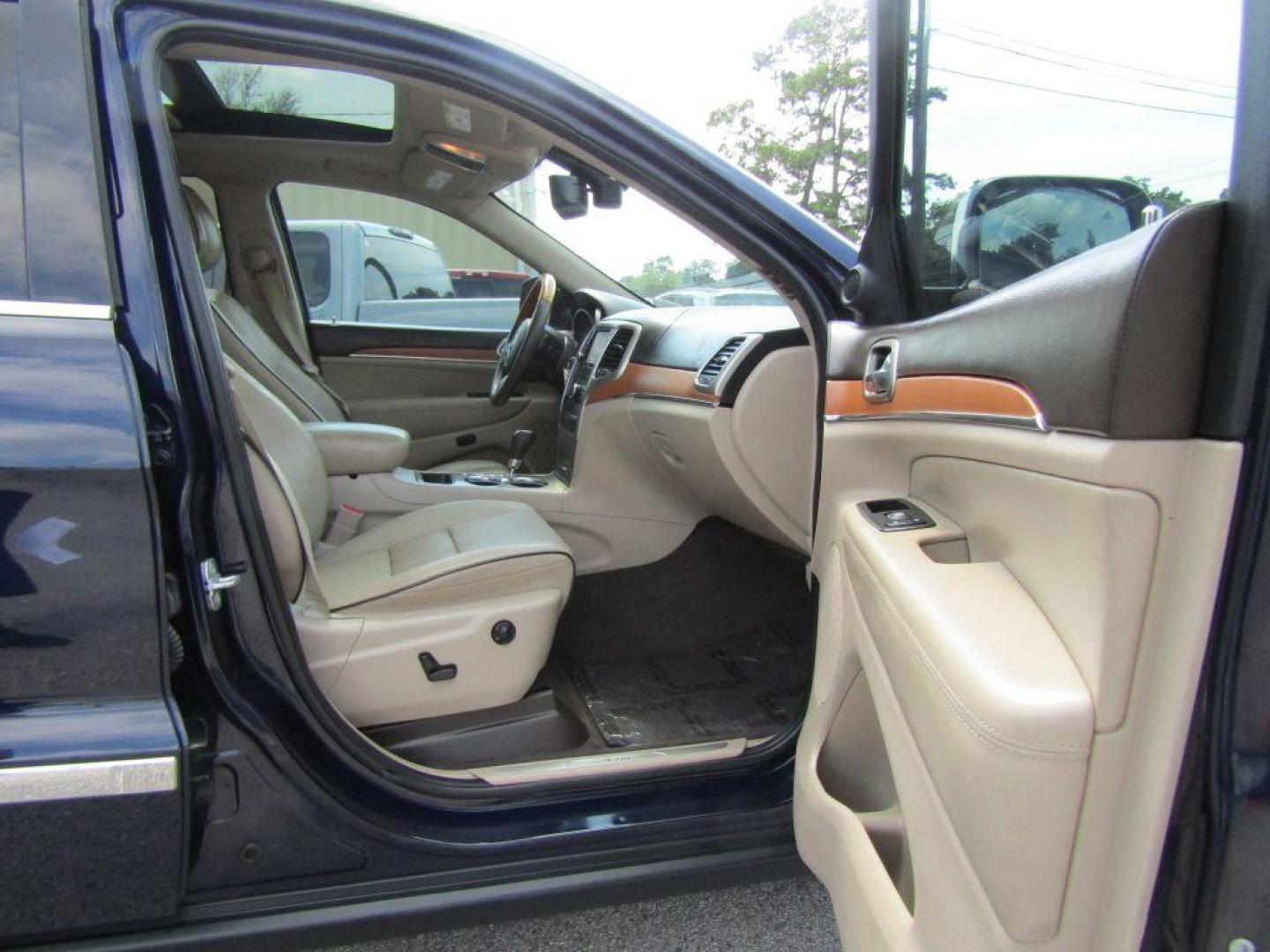 2013 BLUE JEEP GRAND CHEROKEE OVERLAND (1C4RJECG5DC) with an 3.6L engine, Automatic transmission, located at 830 E. Canino Rd., Houston, TX, 77037, (281) 405-0440, 38.358219, -81.729942 - Photo#16