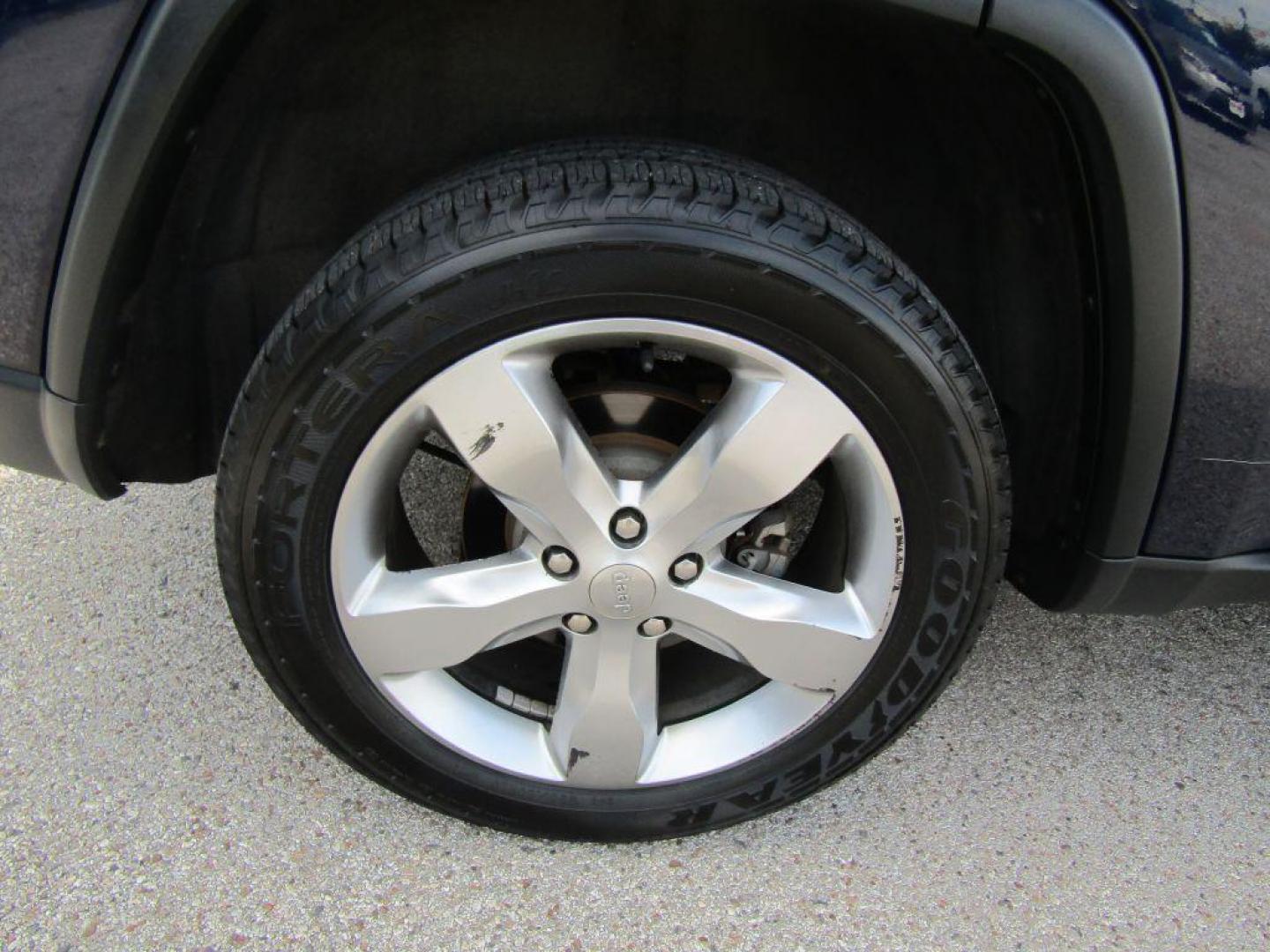 2013 BLUE JEEP GRAND CHEROKEE OVERLAND (1C4RJECG5DC) with an 3.6L engine, Automatic transmission, located at 830 E. Canino Rd., Houston, TX, 77037, (281) 405-0440, 38.358219, -81.729942 - Photo#20