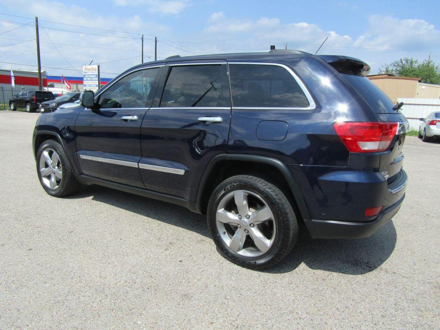 2013 BLUE JEEP GRAND CHEROKEE OVERLAND (1C4RJECG5DC) with an 3.6L engine, Automatic transmission, located at 830 E. Canino Rd., Houston, TX, 77037, (281) 405-0440, 38.358219, -81.729942 - Photo#4